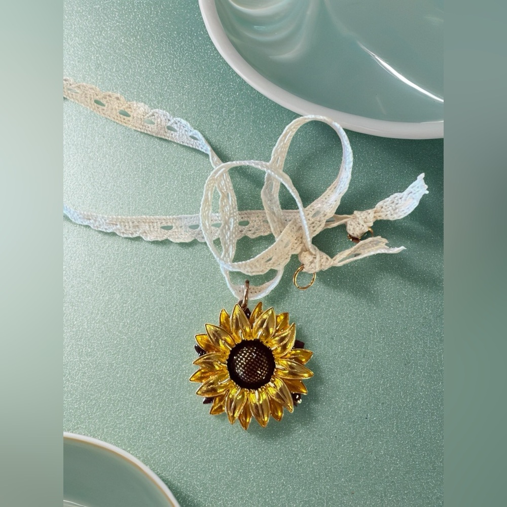 Sunflower Pendant Knit Ribbon Necklace and Earrings Set - Picture 15 of 17